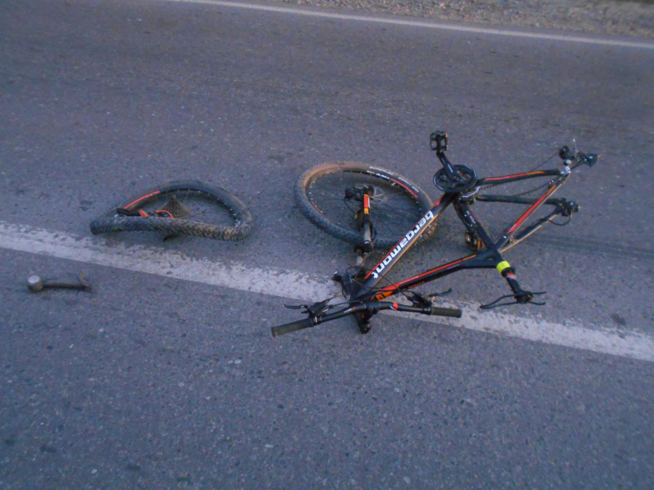 Сломанная жизнь 5. Велосипед в аварии сломанный.